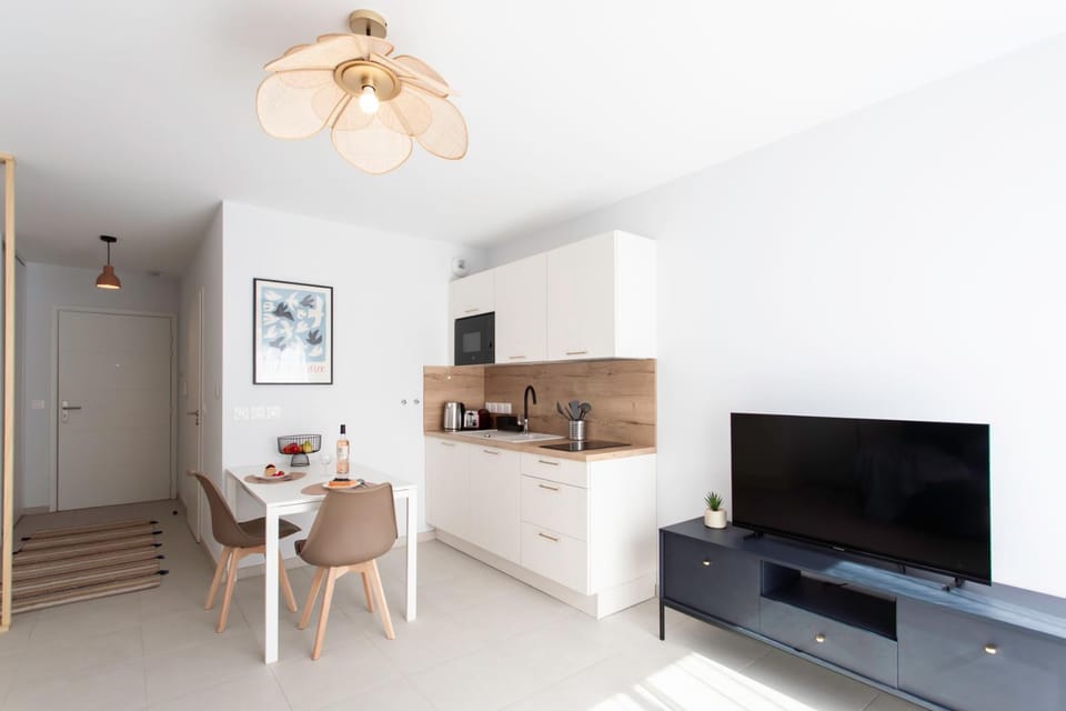 A5 Staywizus - Modern Studio 5 min to Sea - Pool & Garage Apartment in Antibes
