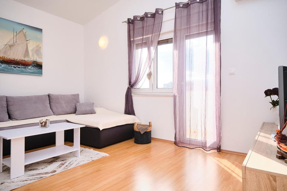 TV and multimedia, Balcony/Terrace, Living room, air conditioner