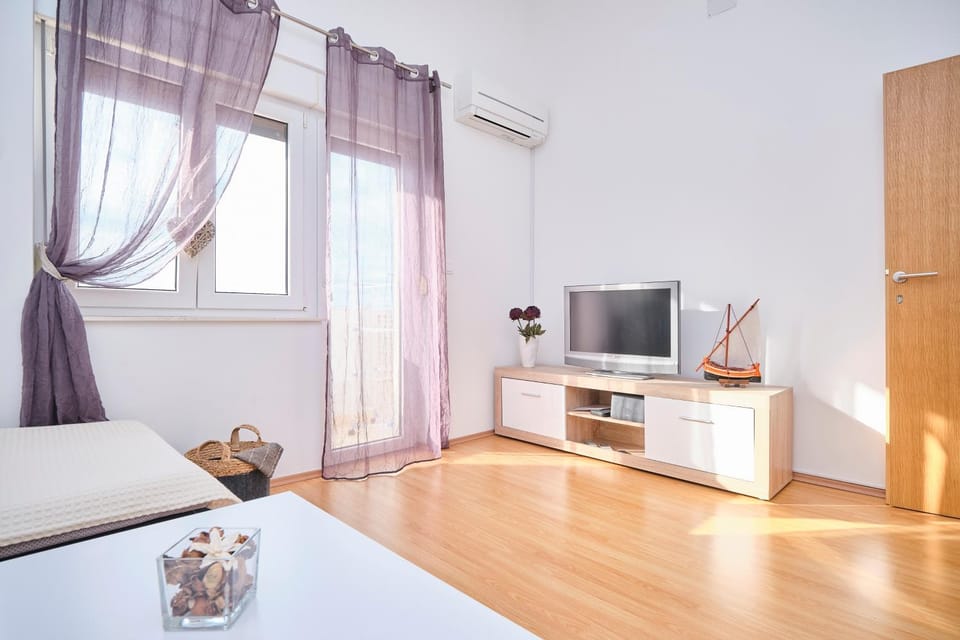 TV and multimedia, Balcony/Terrace, Living room