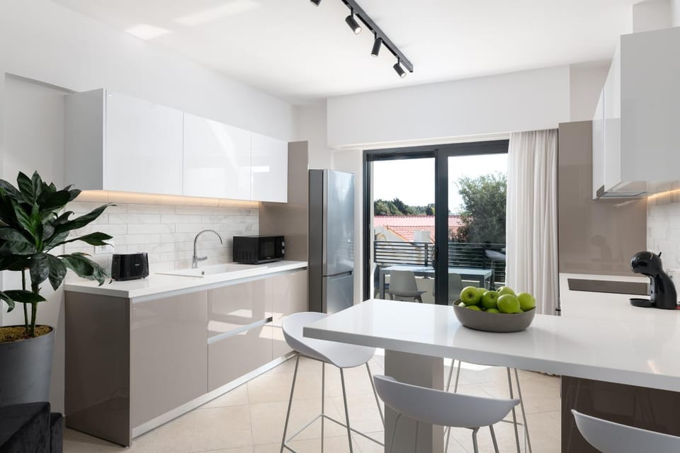 Kitchen or kitchenette, Dining area, minibar, pet friendly, stove