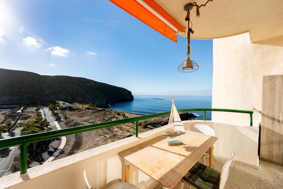 Costa Bella with Ocean View Apartment in Los Cristianos