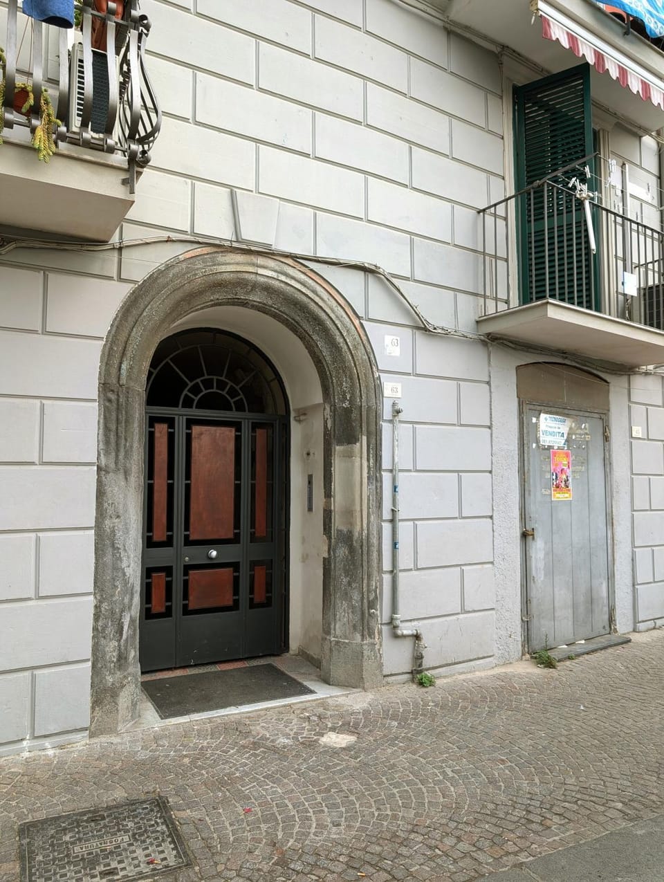 Facade/entrance