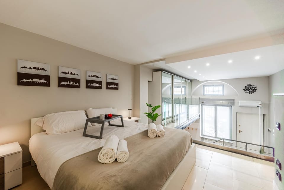 Bed, Bedroom, Breakfast, towels, wardrobe