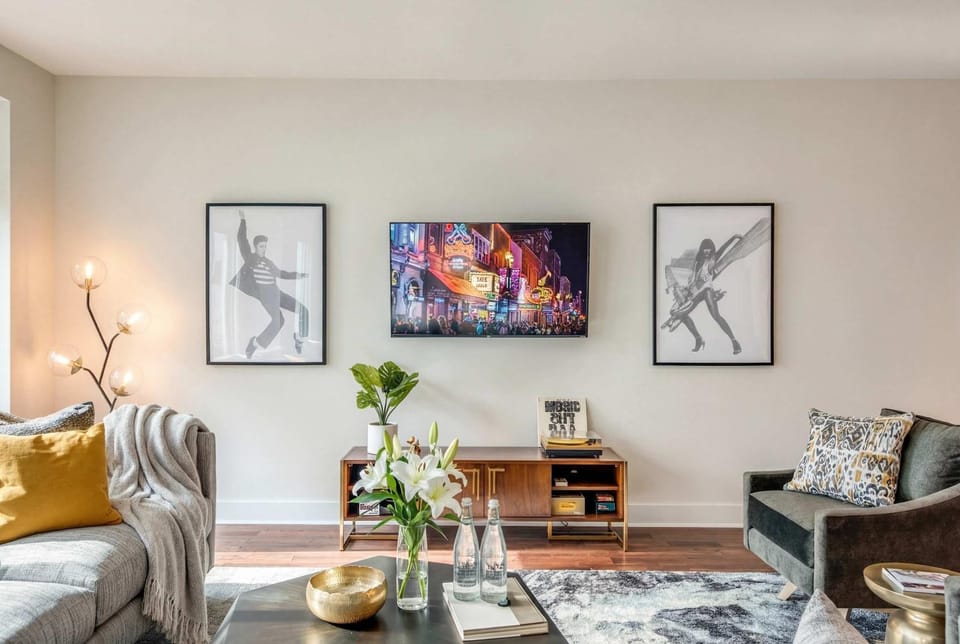 Downtown Luxury - 10 Beds & Free Parking House in Nashville