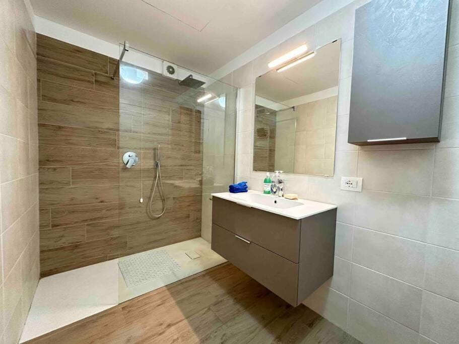 [10 min Airport]+Free Private Parking[5 min Train] Apartment in Bergamo