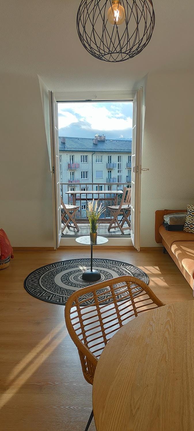 View (from property/room), View (from property/room), Living room, Seating area, Dining area