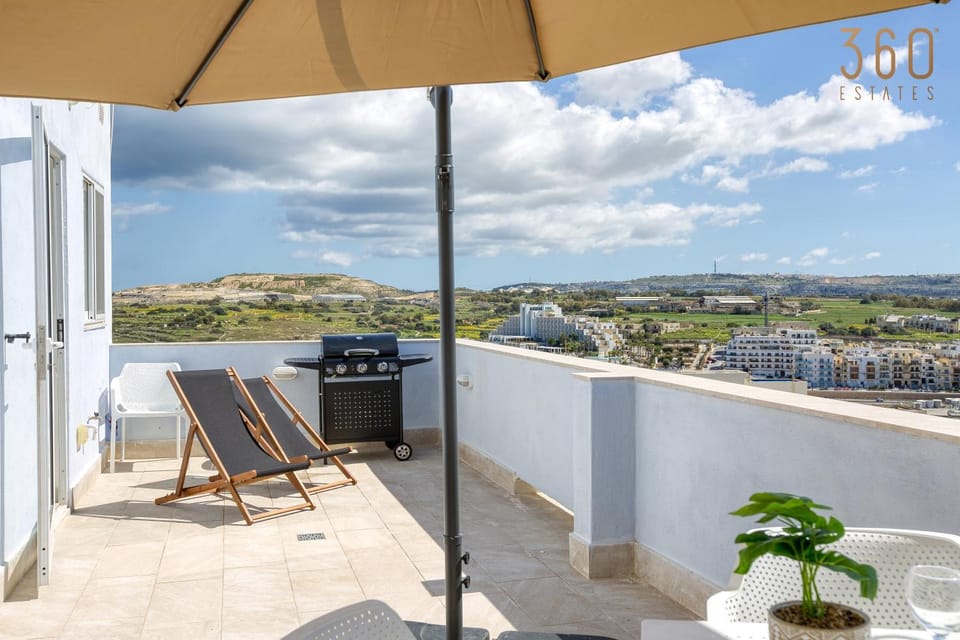 Patio, Day, Natural landscape, View (from property/room), Balcony/Terrace, Mountain view