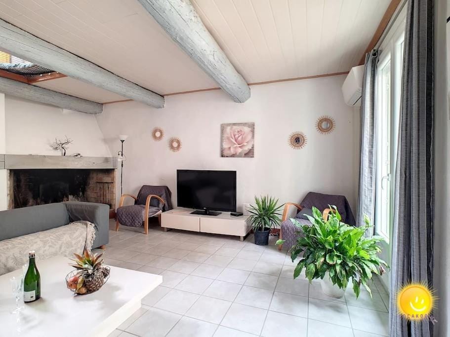 Coeur de Fitou Maison de village atypique avec terrasse House in Occitanie