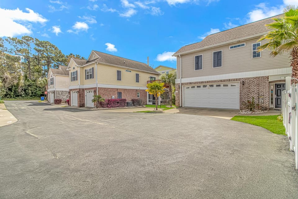 Spacious 4 Bedroom House-2 Blocks From the Ocean-2185 Sanibel Court! House in Myrtle Beach