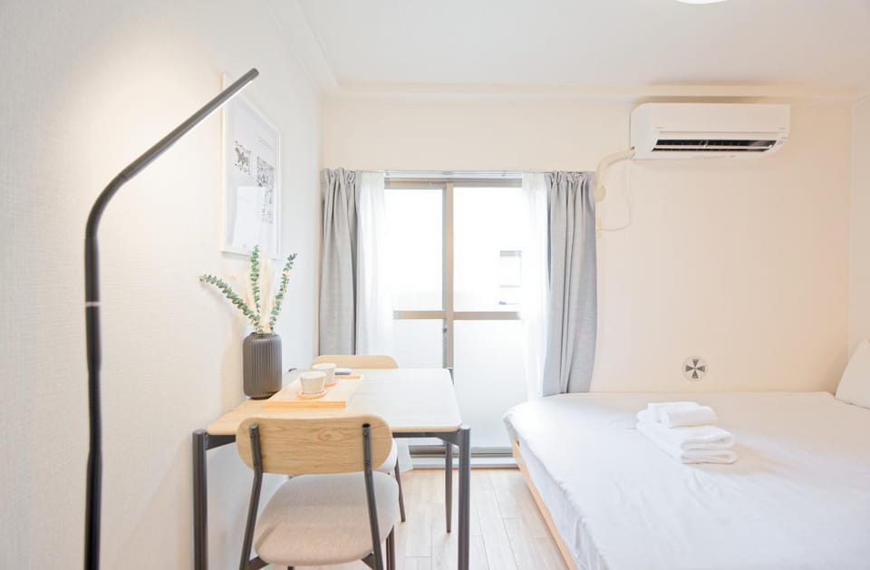 Bed, air conditioner