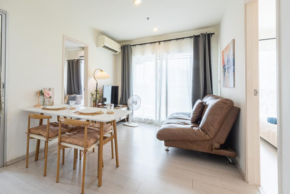 2BR, 6 Mins walk BTS Wuttakat Apartment in Bangkok