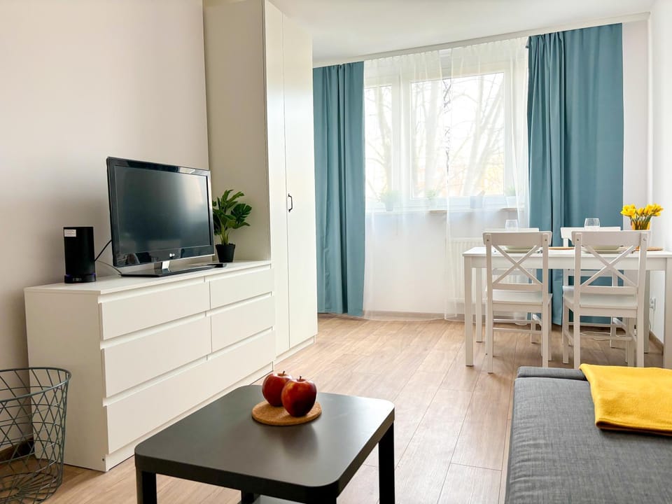 TV and multimedia, Living room, Seating area, Dining area, Evening entertainment, hair dresser