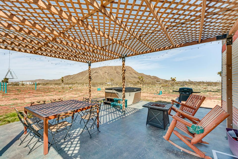 Quiet Oasis w/ Hot Tub: 21 Mi to Joshua Tree! House in Southern California
