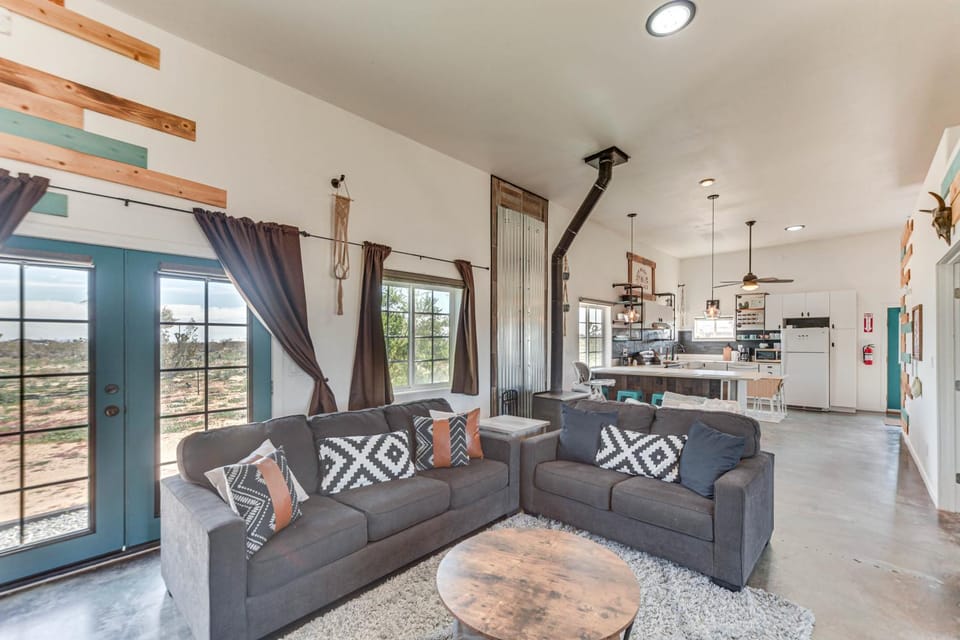 Quiet Oasis w/ Hot Tub: 21 Mi to Joshua Tree! House in Southern California