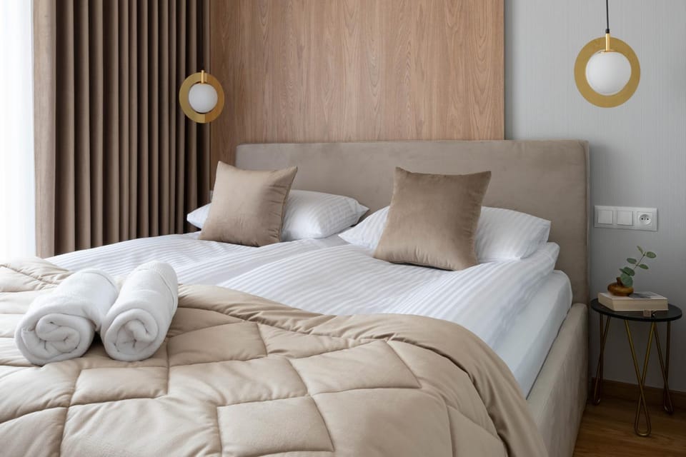 Bed, Photo of the whole room, Bedroom, towels