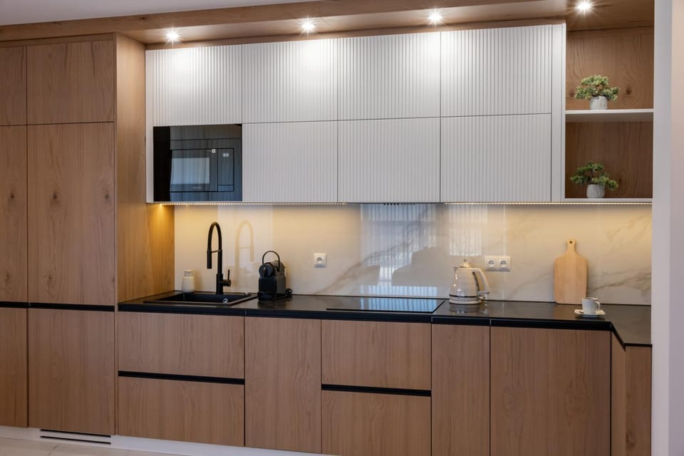 Coffee/tea facilities, Kitchen or kitchenette, dishwasher, microwave, oven, stove