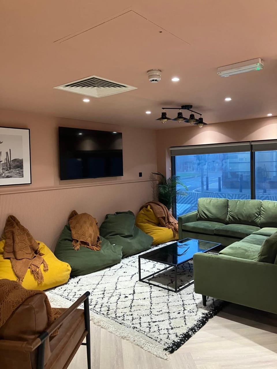 Communal lounge/ TV room
