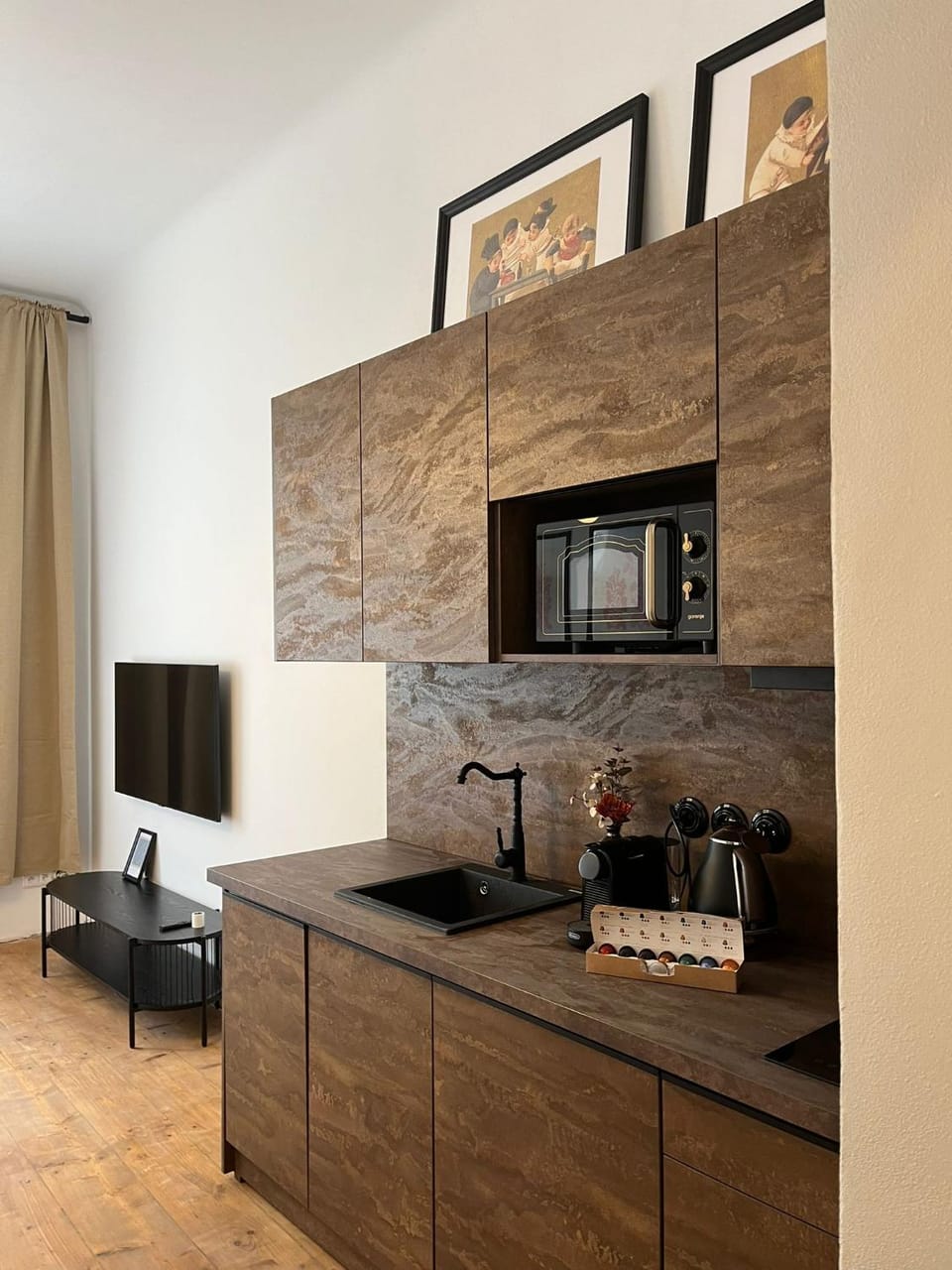 TV and multimedia, Kitchen or kitchenette, minibar, stove