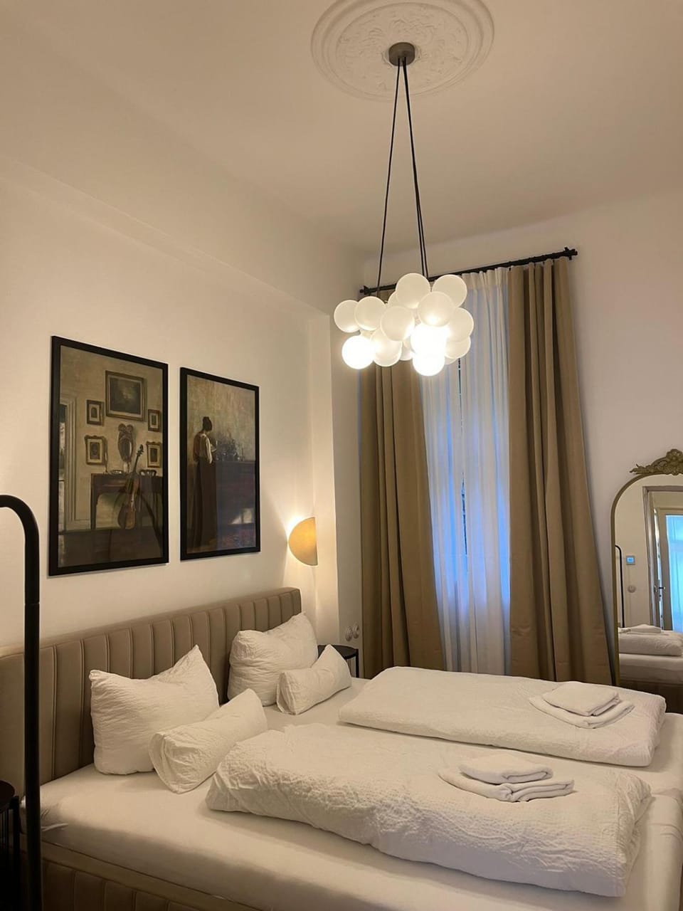 Bed, Bedroom, towels