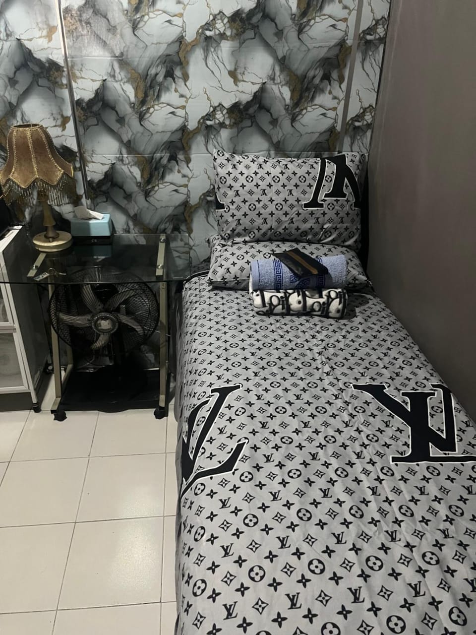 JOHNFONZ BUILDING Affordable Room Vacation rental in Quezon City