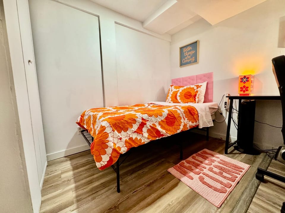Bed, Photo of the whole room, Bedroom