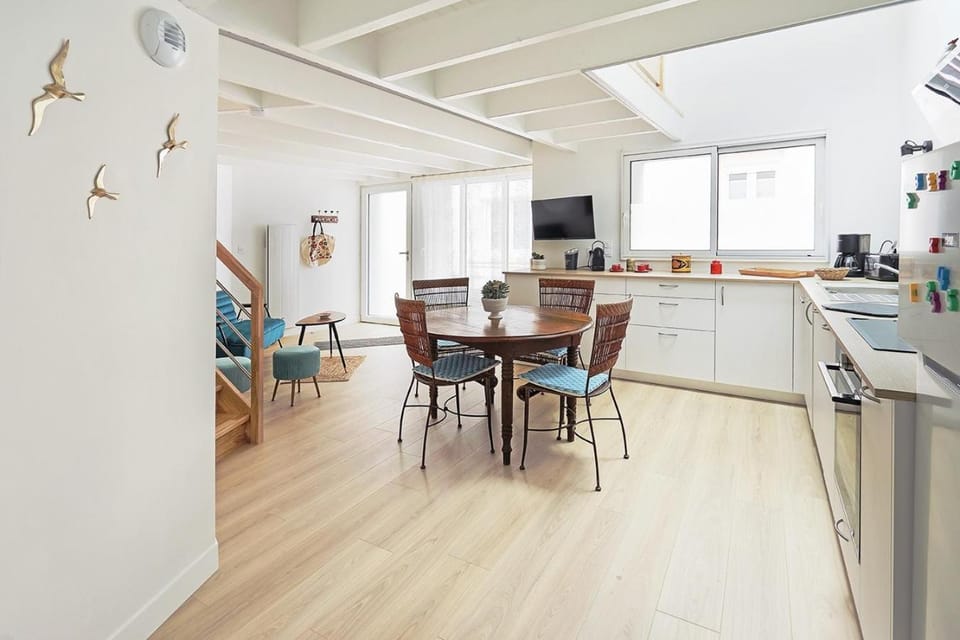 Property building, Kitchen or kitchenette, Living room