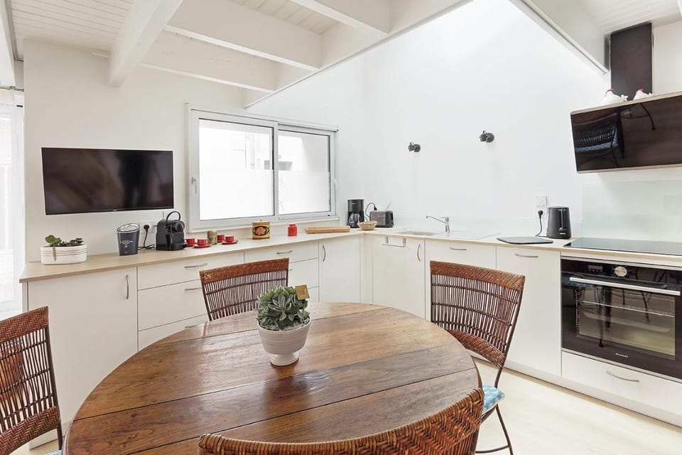 Property building, Kitchen or kitchenette, Living room