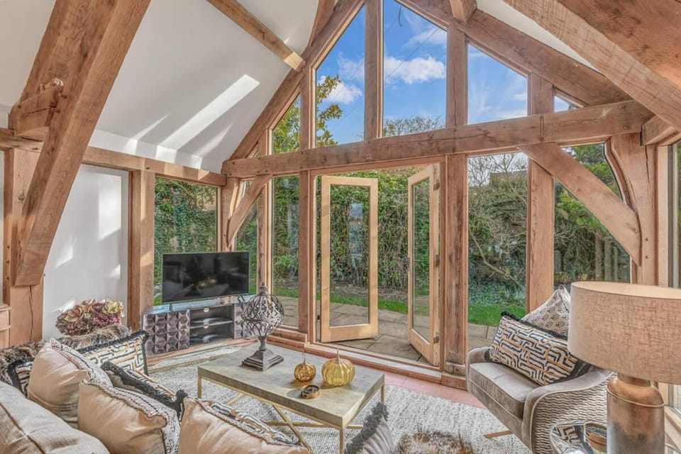 Hiron's Piece and Honeysuckle Cottage - with Hot Tub House in Chipping Campden