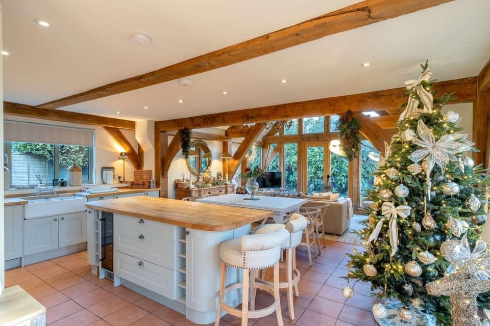 Hiron's Piece and Honeysuckle Cottage - with Hot Tub House in Chipping Campden