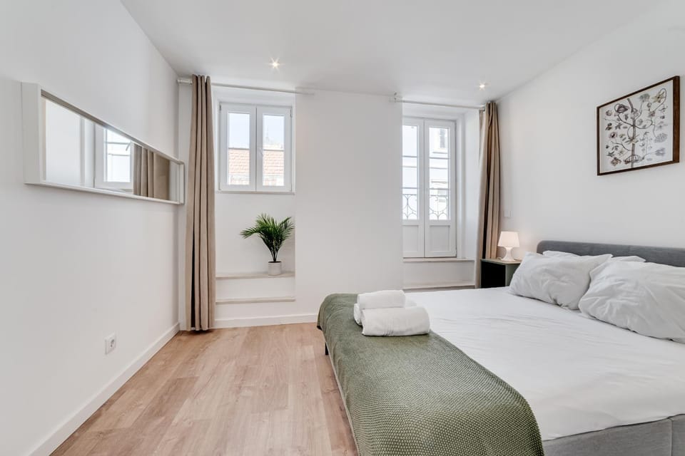 Bed, Living room, Seating area, Bedroom
