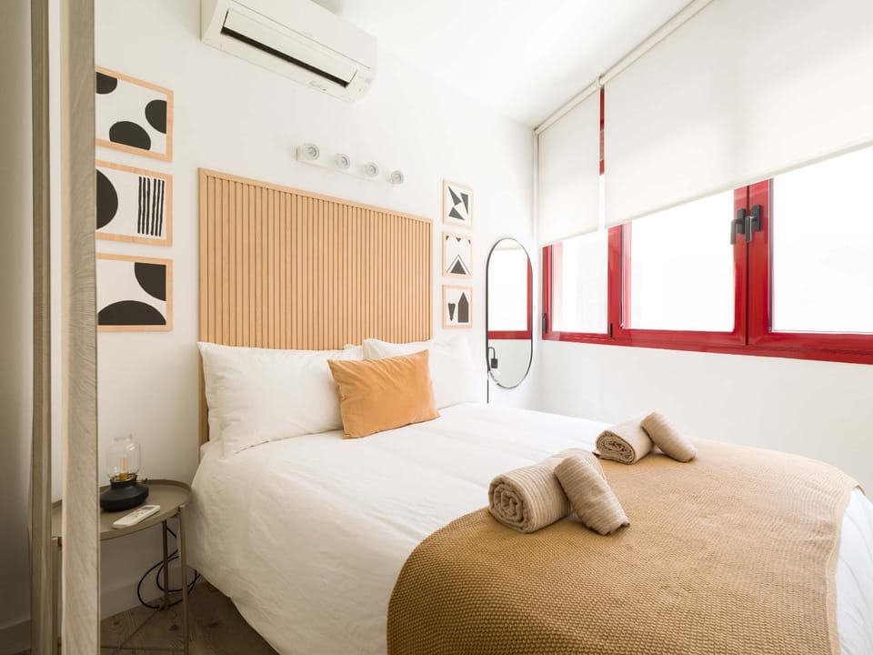 Bed, Photo of the whole room, Bedroom, towels, air conditioner