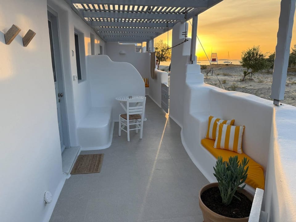 Patio, View (from property/room), Balcony/Terrace, Seating area, Sunset