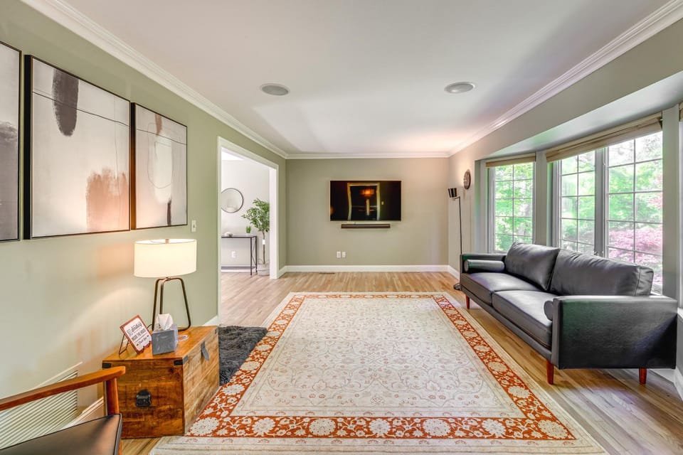 NYC-Area Escape Near River, Trails & MTA! House in Ossining