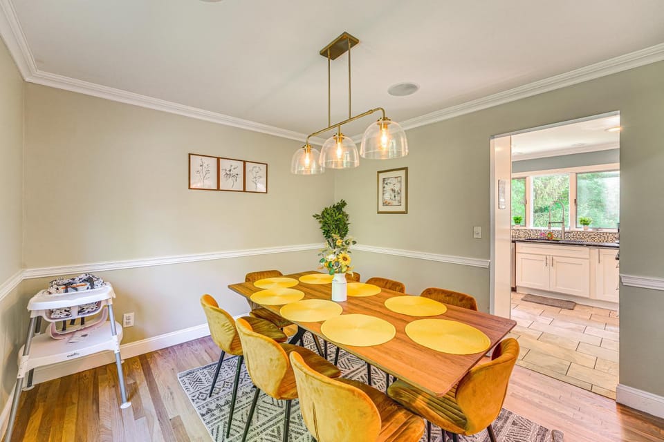 NYC-Area Escape Near River, Trails & MTA! House in Ossining