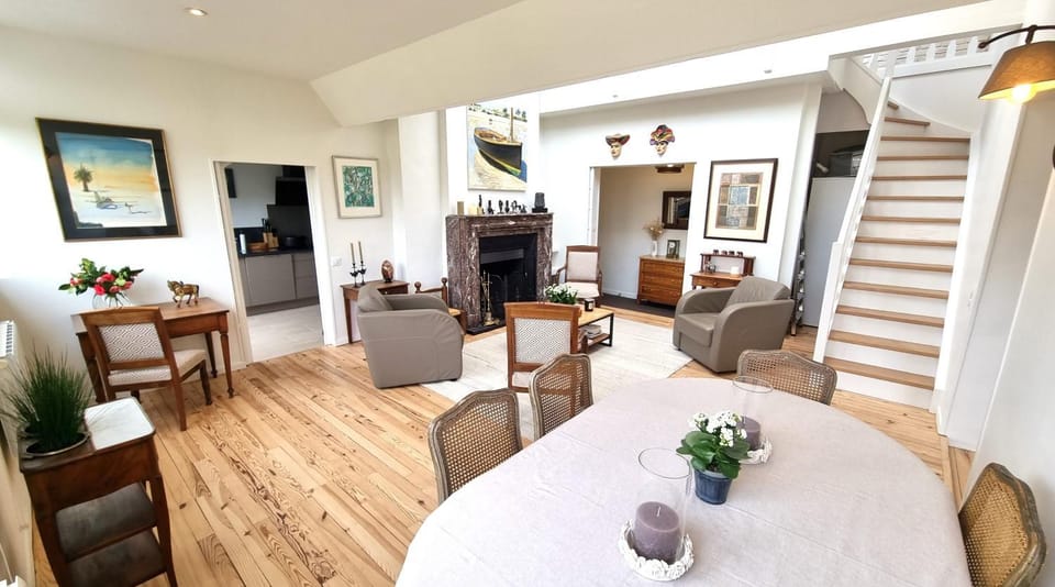 Living room, Seating area, Dining area