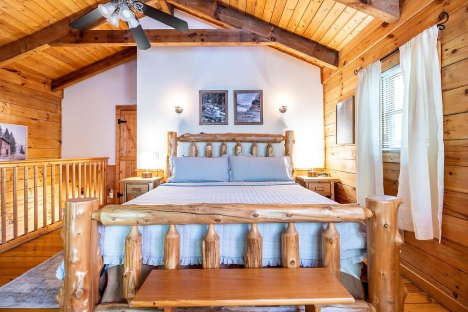 Bed, Photo of the whole room, Bedroom