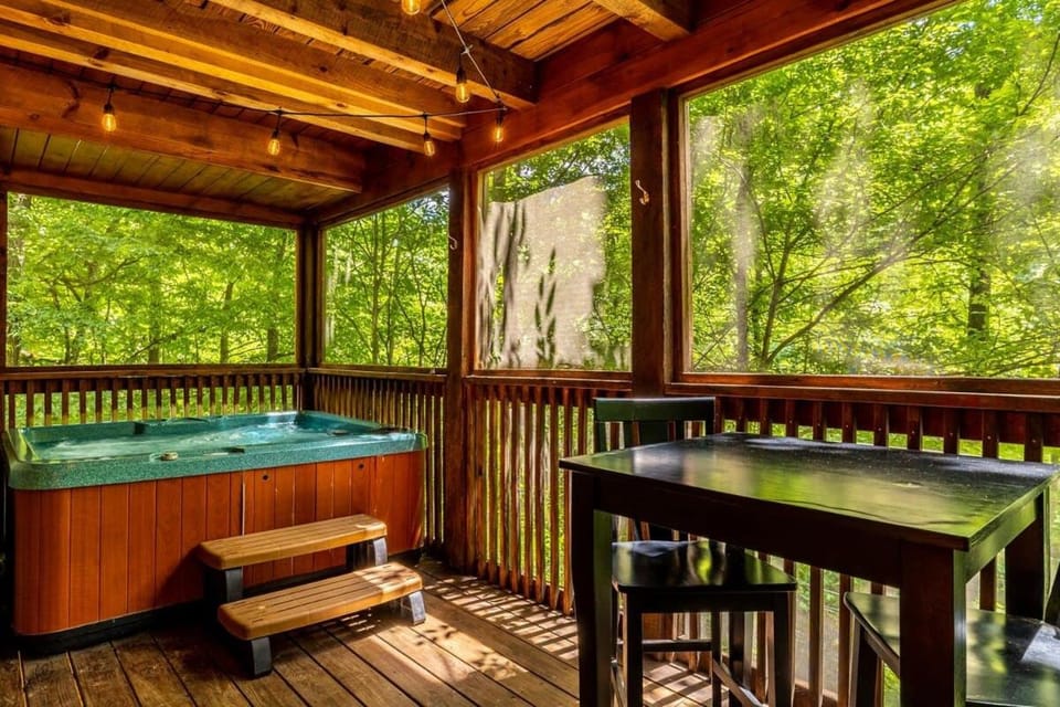 Natural landscape, Hot Tub, Seating area