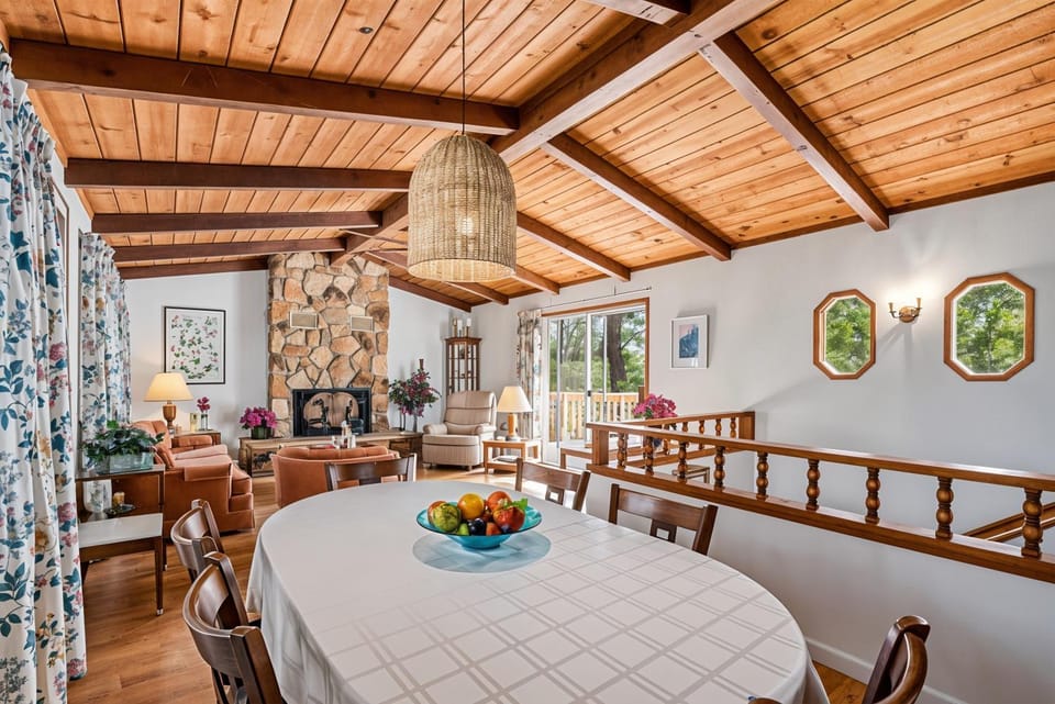 Tranquil Retreat - Home with Spacious Deck & Grill House in Groveland