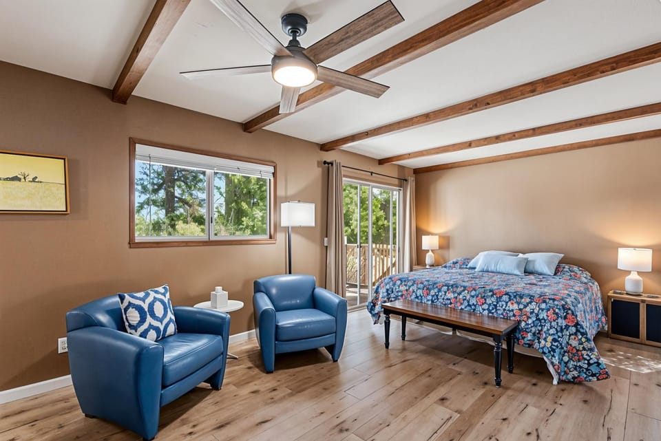 Tranquil Retreat - Home with Spacious Deck & Grill House in Groveland