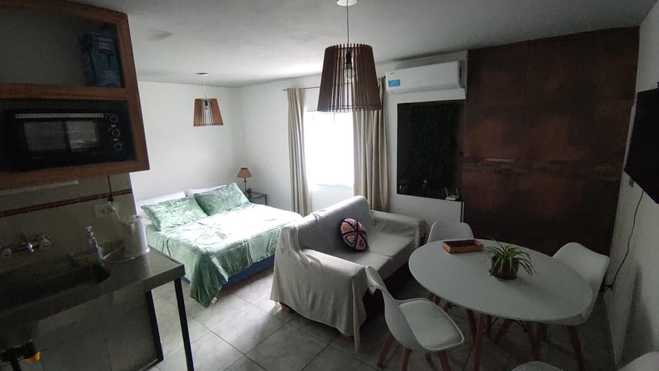 Property building, Bed, TV and multimedia, Photo of the whole room, Bedroom