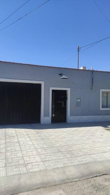 Property building, Facade/entrance, Off site, Day