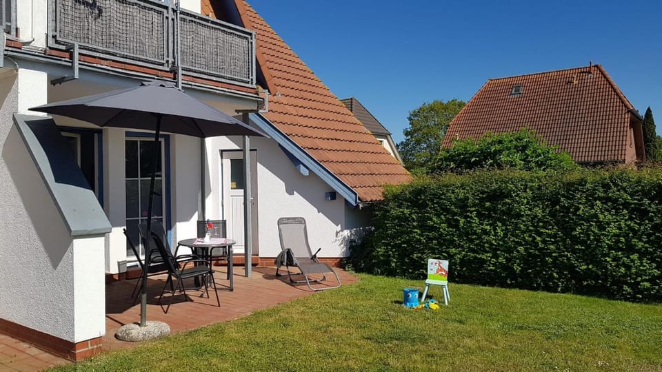 Property building, Patio, Neighbourhood, Garden, Balcony/Terrace, Garden view