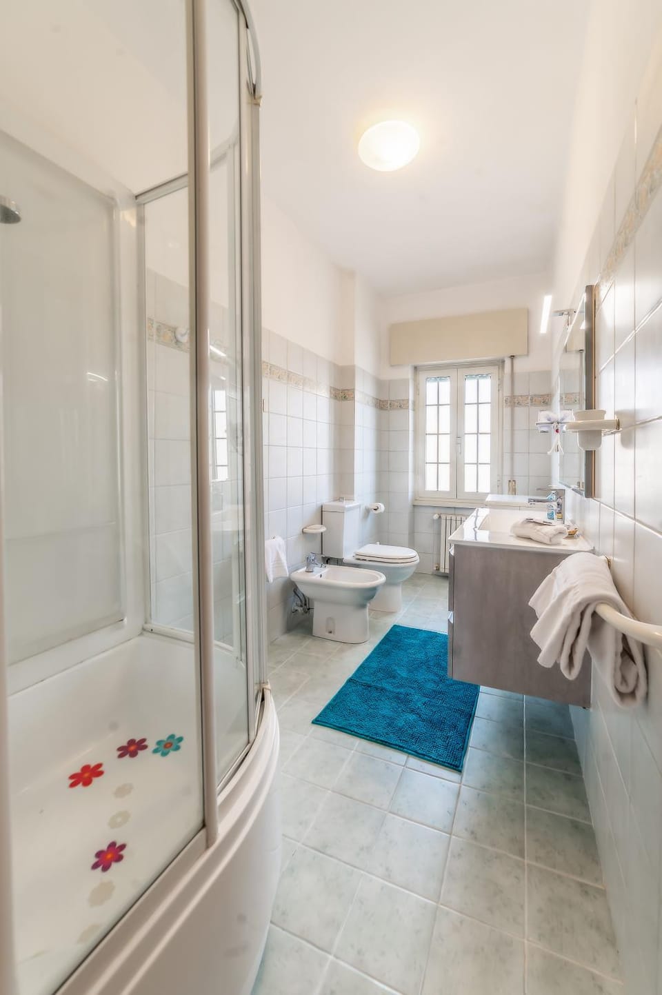 Toilet, Bathroom, towels