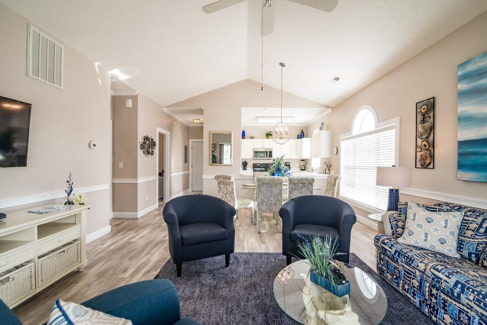 Third Floor 2 Bedroom Condo-Golf Course Views! Magnolia Place 301 - Sleeps 6 guests! House in Carolina Forest