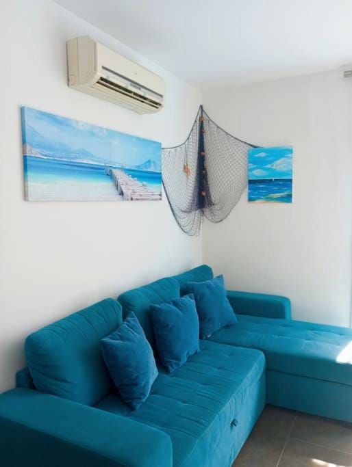 Living room, air conditioner