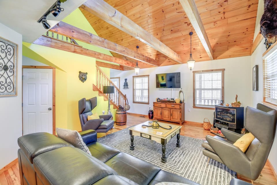 Tranquil Mountain Getaway in Troutdale: Game Room! House in Virginia