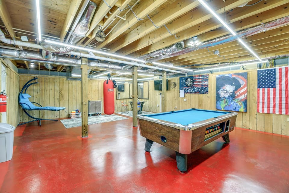 Tranquil Mountain Getaway in Troutdale: Game Room! House in Virginia
