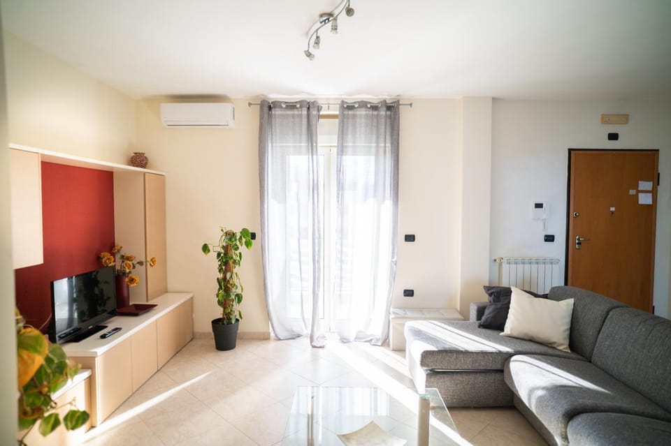 Bed, TV and multimedia, Living room, air conditioner