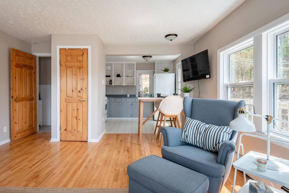 Private Lakefront Escape Swim Sip Wine Stargaze 25 Mins to Halifax House in Nova Scotia