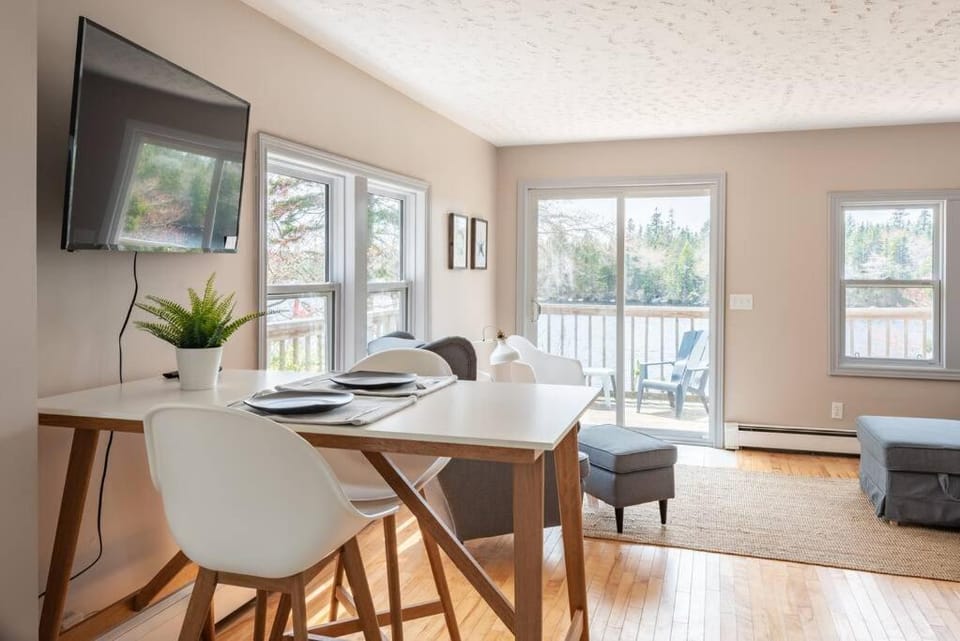 Private Lakefront Escape Swim Sip Wine Stargaze 25 Mins to Halifax House in Halifax